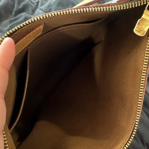 Louis Vuitton Monogram Canvas Shoulder Bag - Picture 17 of 17